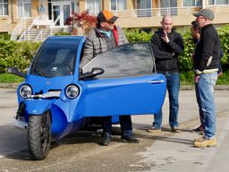 Spanish Owned Bright blue Carver One