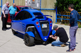 Miguel try to fix Carver One battery